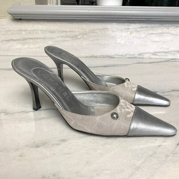 CHANEL Silver Canvas Calfskin Pointed Cap Toe Mules Size 37-1/2 - Picture 1 of 6